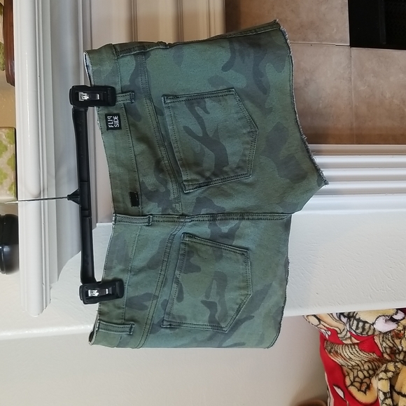 Flip Side Reversible Shorts NWOT - Picture 5 of 5